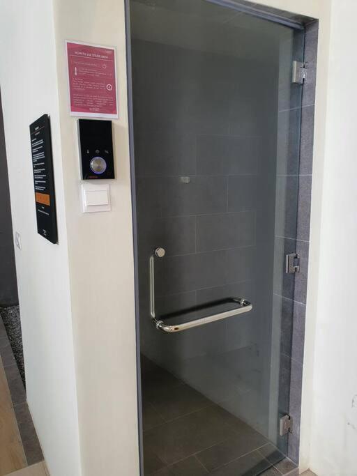 Apartamento Infinity Pool/ Lucentia Bbcc, Near Lalaport, Pnb118, Klcc Kuala Lumpur Exterior foto